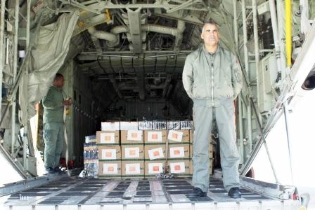 الطائرة المغربية التي تحمل مواد الاغاثة للنازحين من صعدة